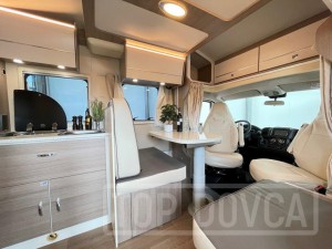 Interiér polointegrovaného vozu Fiat Ducato XGO Dynamic 95P Plus 2022